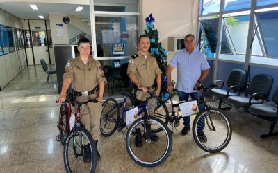 CDL doa bicicletas para vencedores do concurso de redação do PROERD